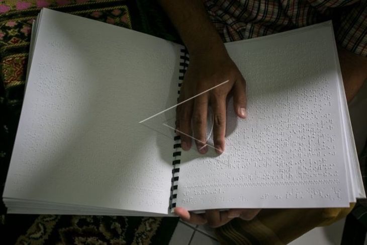 Membaca Al Quran braille