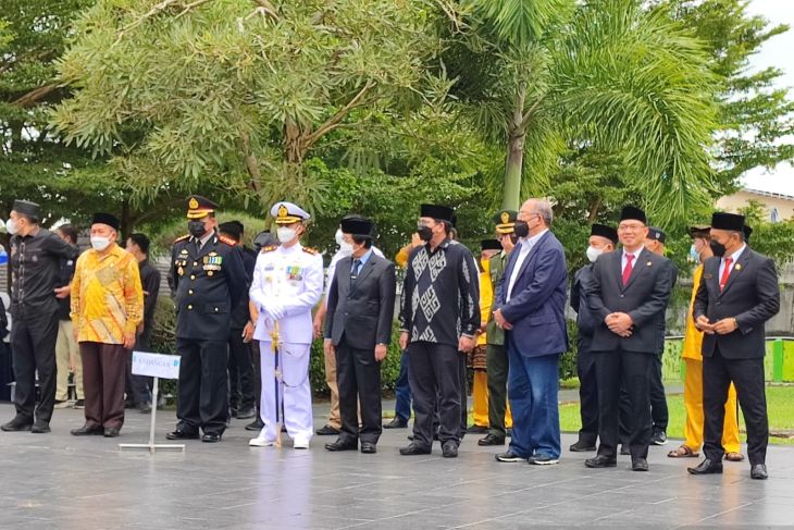 Upacara penghormatan almarhum Hudarni Rani dipimpin Gubernur Erzaldi Roesman
