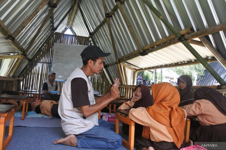 Sekolah Darurat Pengungsi Dampak APG Gunung Semeru