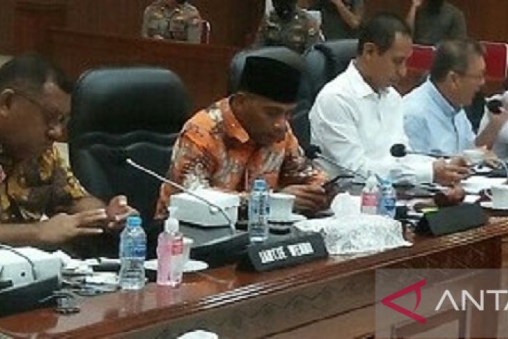 DPRD Maluku ASN tanpa jabatan struktural bisa merangkap Kades