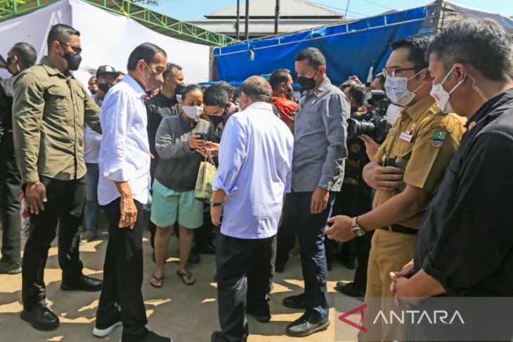 Presiden Joko Widodo kunjungi pasar Kanoman di Cirebon 