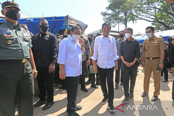 Presiden Joko Widodo kunjungi pasar Kanoman di Cirebon 