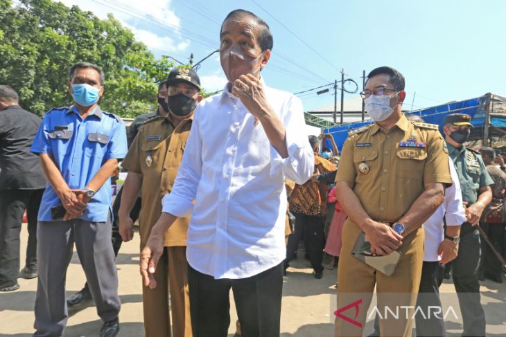 Presiden Joko Widodo kunjungi pasar Kanoman di Cirebon 