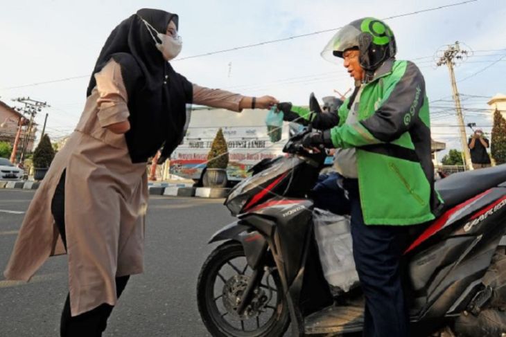 Komunitas atlet difabel Jambi berbagi takjil