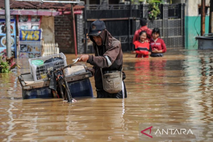 Banjir landa Dayeuhkolot di Kabupaten Bandung 