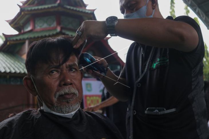 Potong Rambut Massal Gratis