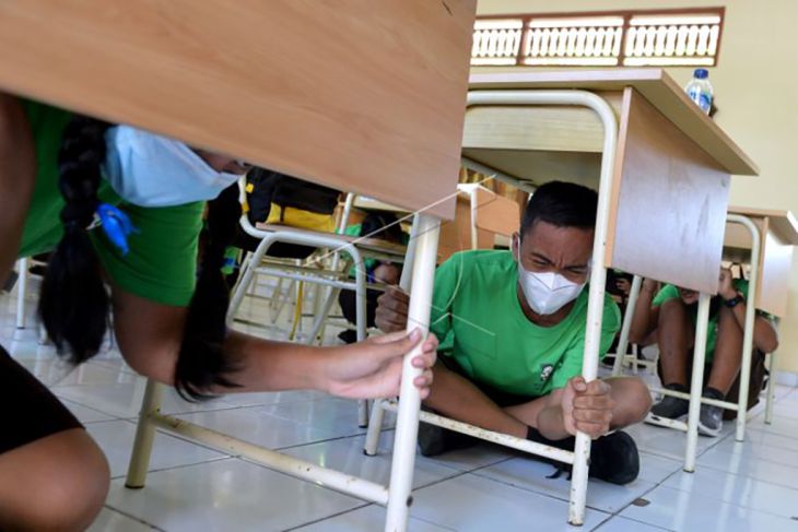 Simulasi bencana gempa dan tsunami di Kuta