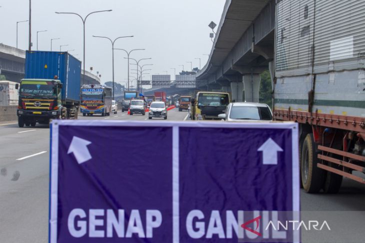 Uji coba ganjil genap tol Jakarta - Cikampek