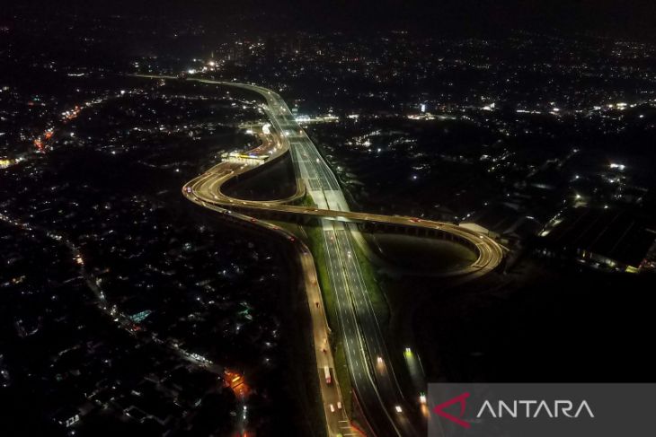 Lalu lintas di gerbang tol Cileunyi ramai lancar 