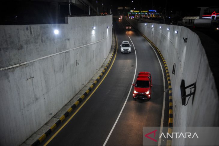 Lalu lintas di gerbang tol Cileunyi ramai lancar 