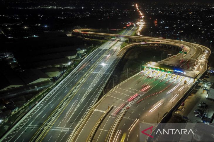 Lalu lintas di gerbang tol Cileunyi ramai lancar 