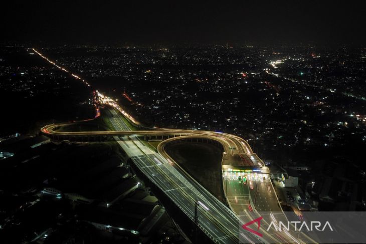 Lalu lintas di gerbang tol Cileunyi ramai lancar 