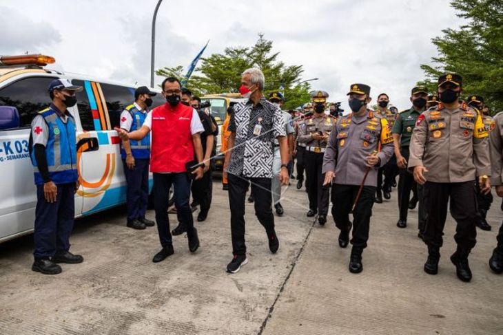 Kapolri tinjau Pos Terpadu Pengamanan Lebaran