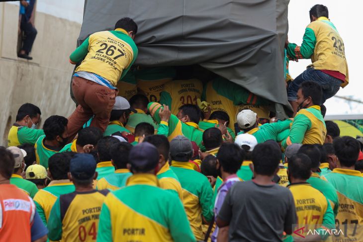 Jasa Angkut Barang Penumpang Kapal 