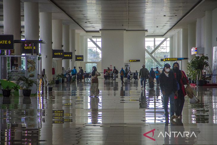 Arus Mudik Di Bandara Syamsudin Noor