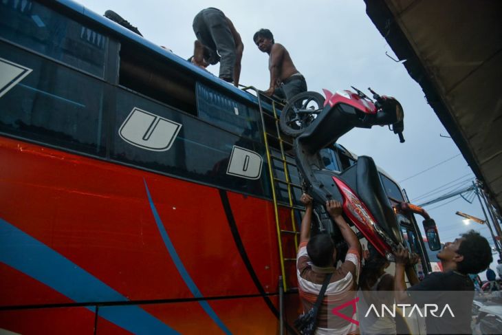 Pemudik terus berdatangan 