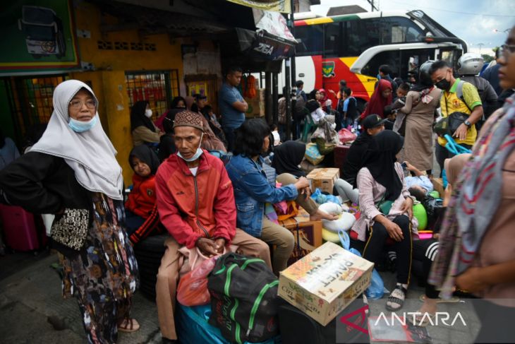 Pemudik terus berdatangan 