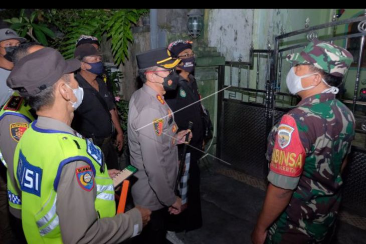 Polisi, TNI dan Pecalang patroli ke rumah ditinggal mudik