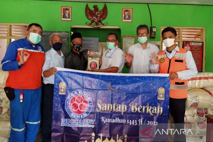 Indocement Cirebon Bagikan Shodaqoh Beras