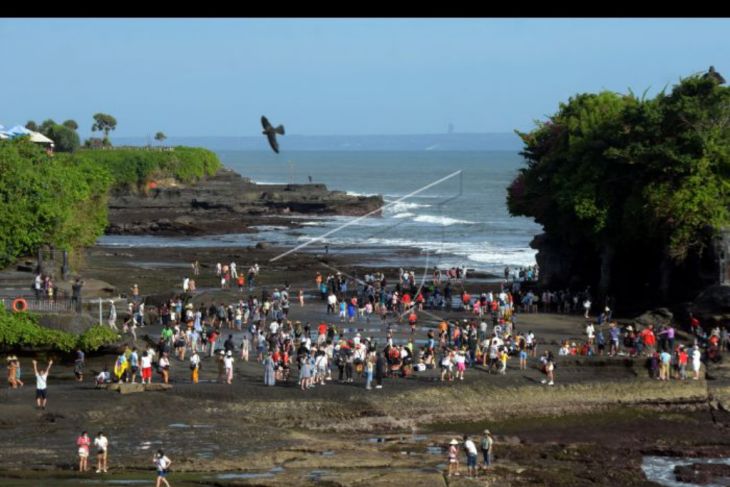 Tanah Lot dipadati pengunjung saat libur Lebaran