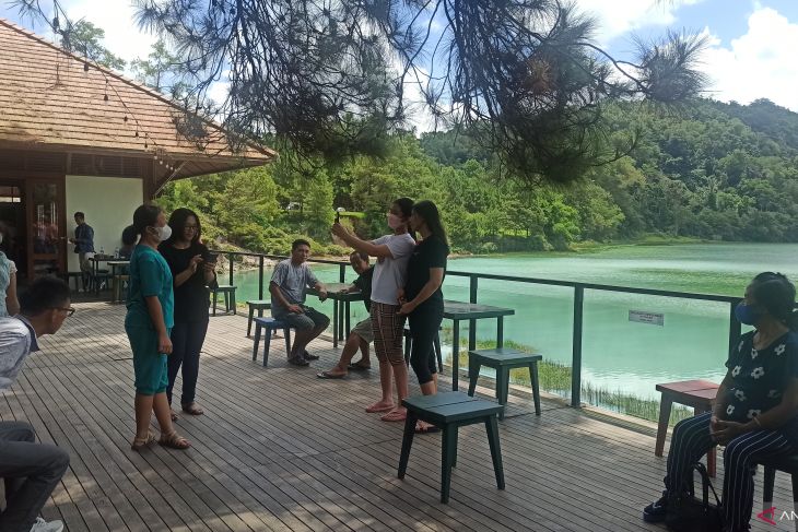 Danau Linow di Tomohon jadi alternatif wisata warga saat Lebaran