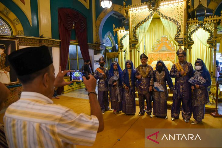 Warga Medan berwisata ke Istana Maimun saat libur Lebaran 2022