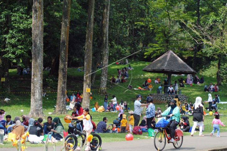 Kebun Raya Bogor dipadati pengunjung