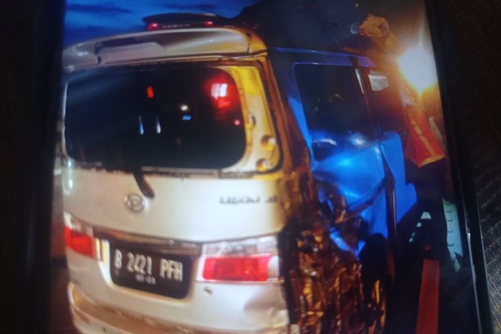 Kecelakaan beruntun di Tol Tangerang-Merak  akibatkan 14 orang luka-luka