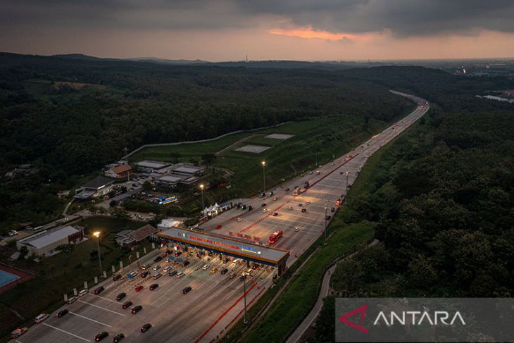 Trans Java, Sumatra toll roads' impact on exodus positive: minister