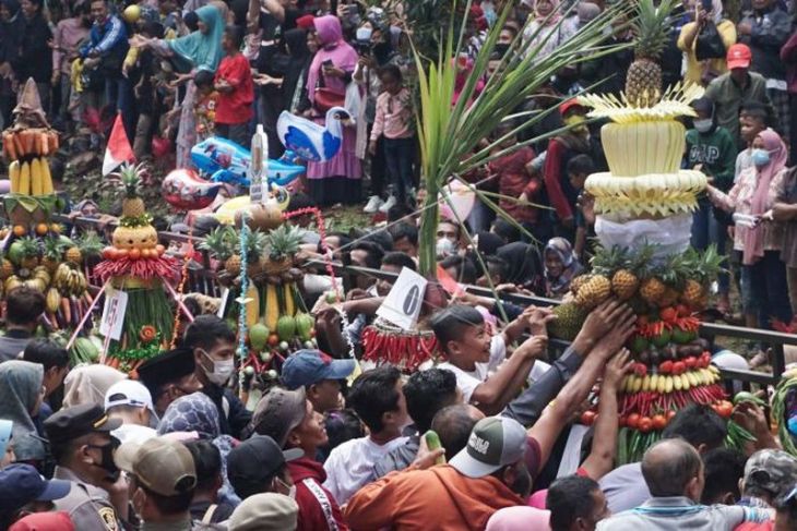 Tradisi Syawalan Gunungan Megono