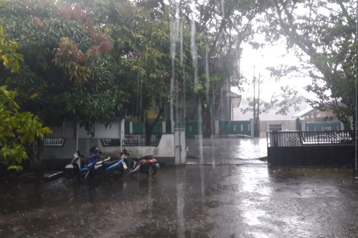 BMKG minta waspadai hujan deras disertai banjir di Maluku Utara patuhi himbauan