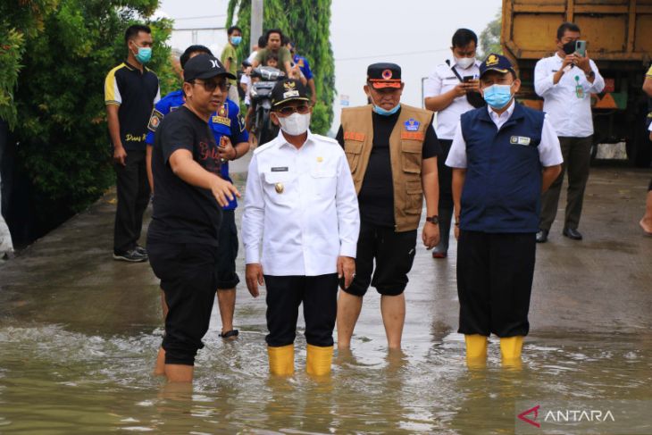 Pemkot Tangerang siagakan personel untuk bantu pembersihan pascabanjir