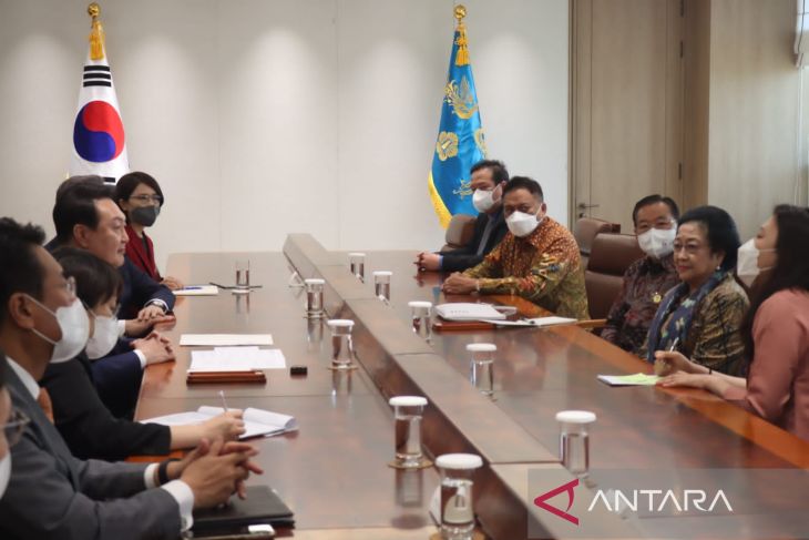 South Korean President Yoon Suk-yeol receives Megawati in Seoul