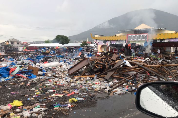 Lebaran sudah lewat ratusan lapak pedagang di Ternate dibongkar