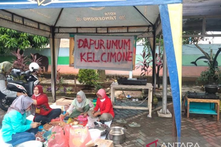 Kecamatan Karawaci Tangerang buat dapur umum bantu warga terdampak banjir
