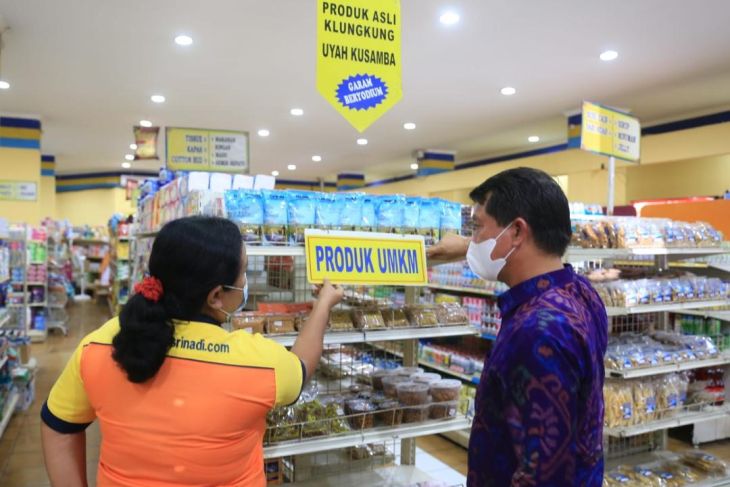 Bupati Klungkung monitor perkembangan potensi pasar Uyah Kusamba di supermarket