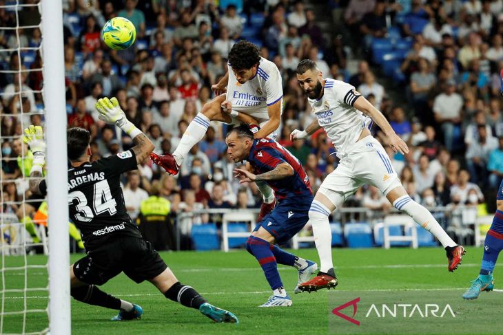 Real Madrid kokoh di puncak klasemen usai pesta gol 6-0 lawan Levante
