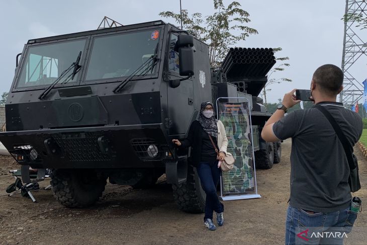 Navy Jazz Traffic Festival showcases military equipment for education