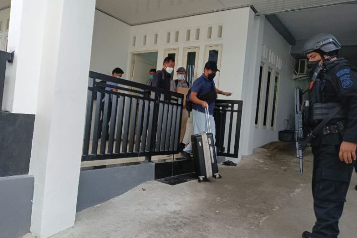 KPK geledah sejumlah lokasi di Ambon, termasuk rumah anak Wali Kota Richard Louhenapessy