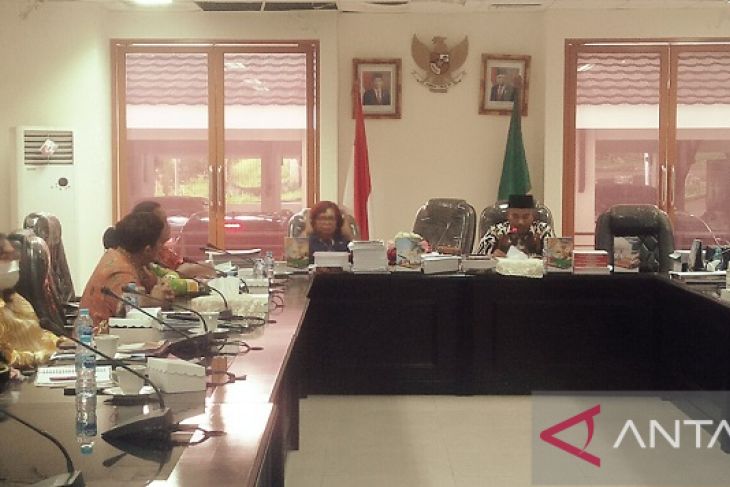Kadinkes Maluku sebut jasa nakes COVID-19 Rp36 miliar