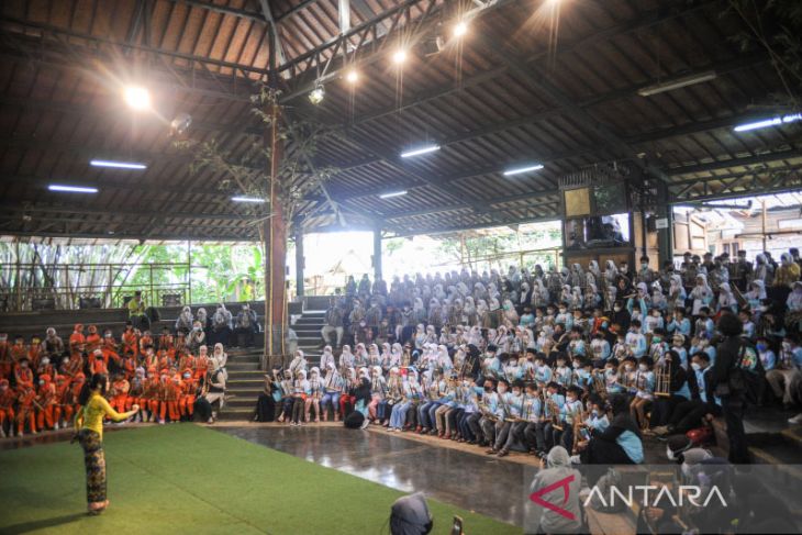 Saung Angklung Udjo kembali gelar pertunjukan seratus persen 