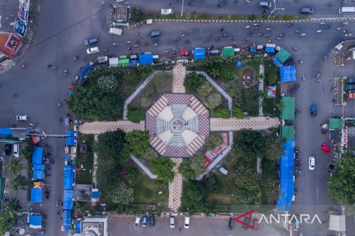 Target penataan alun-alun Karawang 