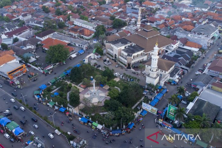 Target penataan alun-alun Karawang 