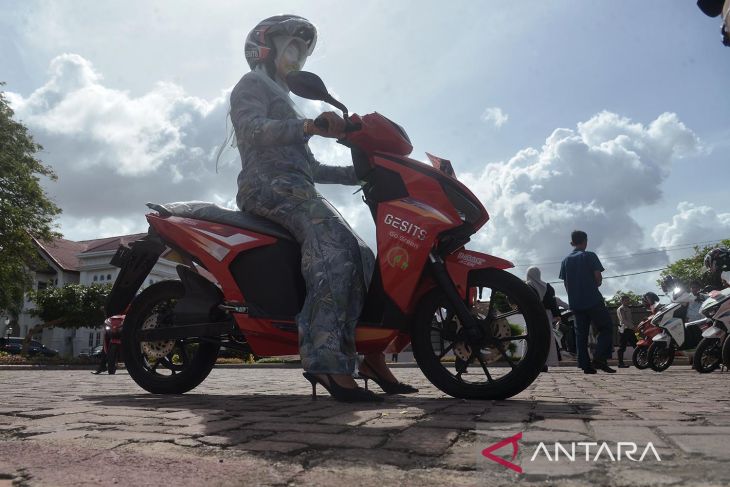 Peluncuran sepeda motor listrik di Aceh