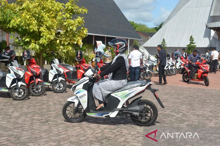 Peluncuran sepeda motor listrik di Aceh