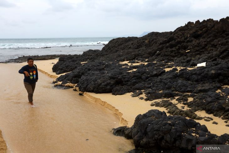 Situs Geologi Pantai Parang Ireng Banyuwangi