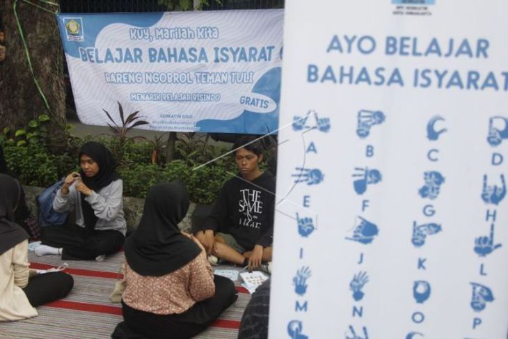 Sosialisasi bahasa isyarat