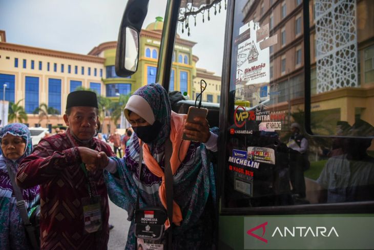 Jamaah calon haji kloter pertama tiba di Asrama Haji Medan