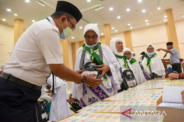 Jamaah calon haji kloter pertama tiba di Asrama Haji Medan