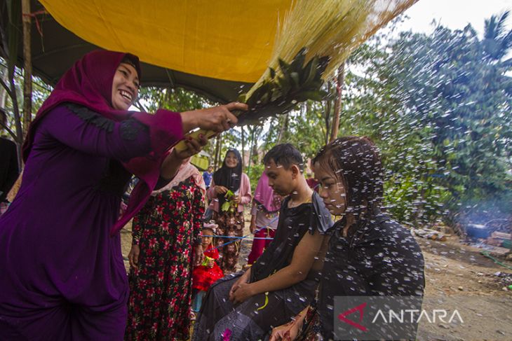 Tradisi Mandi-Mandi Pengantin Di Kalsel